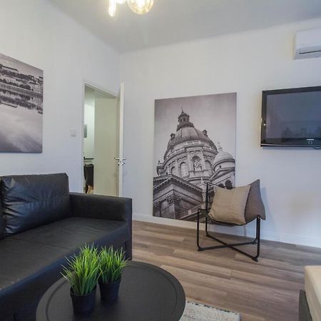 Standard Apartment By Hi5 - Madach Budapest Eksteriør billede