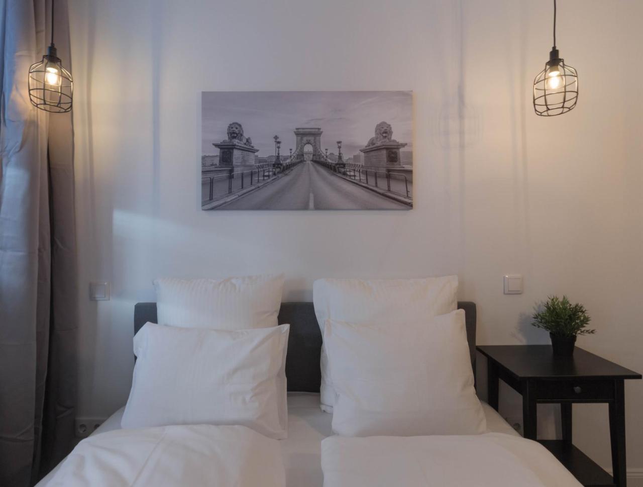 Standard Apartment By Hi5 - Madach Budapest Eksteriør billede