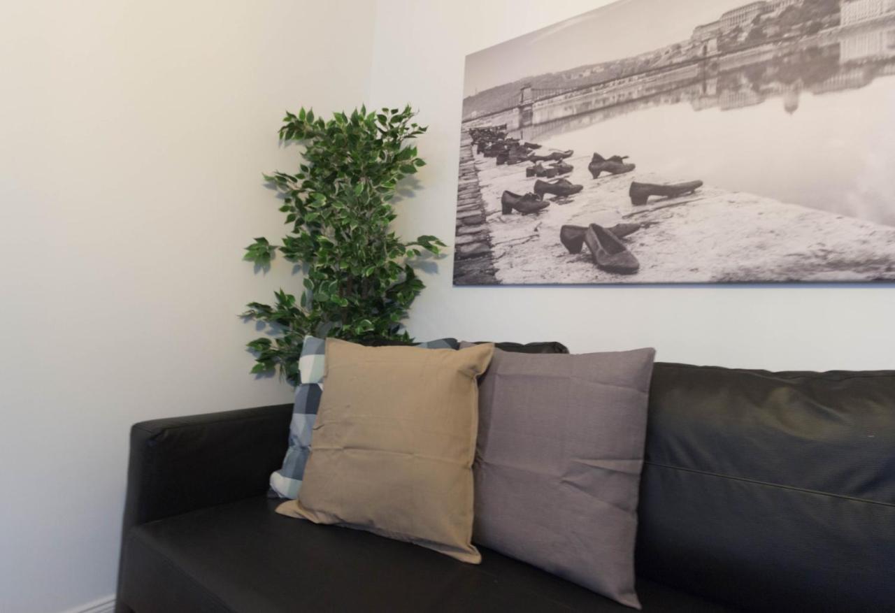 Standard Apartment By Hi5 - Madach Budapest Eksteriør billede