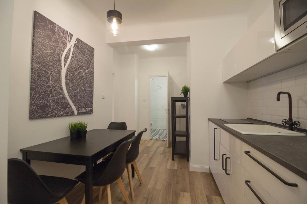 Standard Apartment By Hi5 - Madach Budapest Eksteriør billede