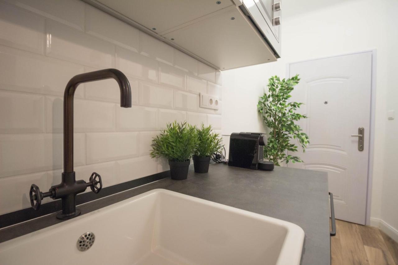Standard Apartment By Hi5 - Madach Budapest Eksteriør billede
