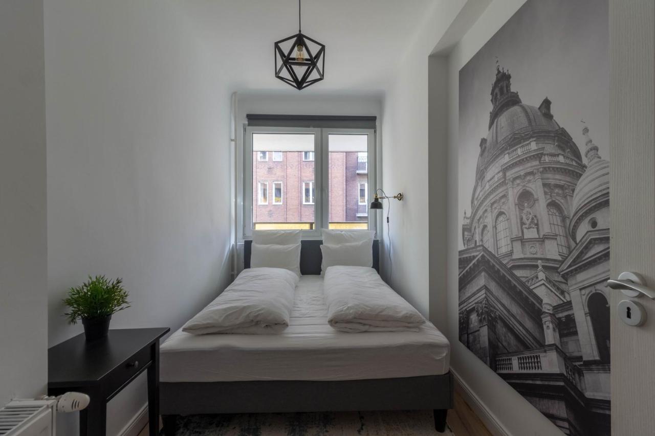 Standard Apartment By Hi5 - Madach Budapest Eksteriør billede